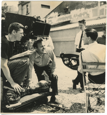 Boris Vian en tournage chez lui à Paris en 1954
